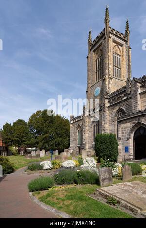 EAST GRINSTEAD, WEST SUSSEX, Royaume-Uni - JUIN 17 : vue de l'église St Swithun à East Grinstead, West Sussex sur 17 juin 2022 Banque D'Images