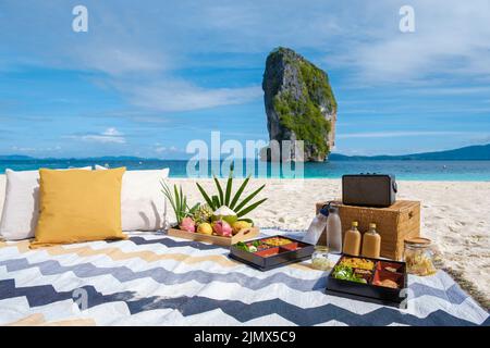 Koh Poda Krabi Thailand, pique-nique sur la plage tropicale de Koh Poda Island Krabi Thailand Banque D'Images