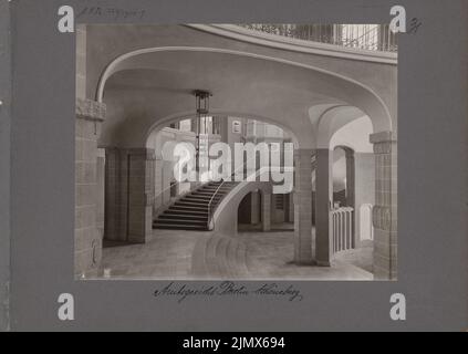 Thoemer & Mönnich, District court Berlin-Schöneberg (1901-1906) : escalier avec vue sur l'intérieur. Photo sur carton, 29 x 40,8 cm (y compris les bords du scan) Théemer et Mönnich : Amtsgericht, Berlin-Schöneberg Banque D'Images