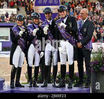 Herning, Danemark. 07th août 2022. World Equestrian Games. Stade Stutteri Ask. L'équipe allemande avec leurs médailles de bronze pendant le Blue Hors FEI championnat du monde de dressage grand prix crédit: Sport en images/Alamy Live News Banque D'Images