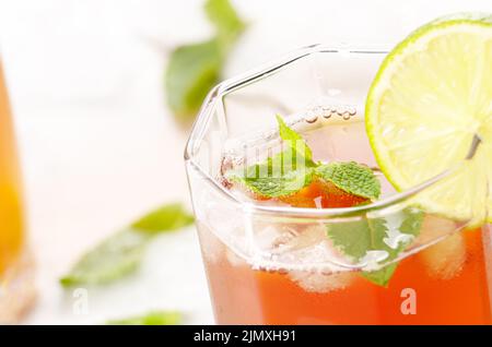 La Menthe et citron vert avec de la bière de Fruits Banque D'Images