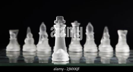 Tableau transparent des pièces d'échecs Banque D'Images