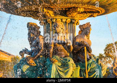 Fontain sur la Place de la Concorde à Paris Banque D'Images