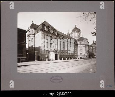 Mönnich Rudolf (1854-1922), cour criminelle et prison de l'enquête, Berlin-Moabit. Extension (1907) : vue sur la Rathenower Straße. Photo sur papier, 32,5 x 41,3 cm (bords de numérisation inclus) Banque D'Images