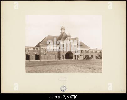 Wieczorek Josef (né en 1852), caserne pour un bataillon de télégraphes (1906): Voir la construction de chambres et de dépôts de véhicules de campagne. Photo sur papier, 48,7 x 65,9 cm (bords de numérisation inclus) Banque D'Images