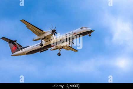 Avion du Canada dans le ciel. Air Canada s'approche de l'aéroport de Vancouver-2 août,2022. Air Canada est le transporteur aérien le plus important et le plus important du Canada. Par Banque D'Images