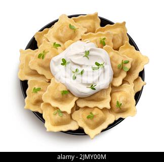 Pâtes italiennes à base de raviolis isolées sur fond blanc, vue de dessus Banque D'Images