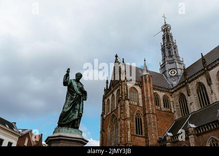 Vue extérieure de l'église Saint-Bavon à Haarlem, pays-Bas Banque D'Images