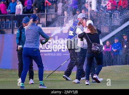 Gullane, Écosse, Royaume-Uni. 7th août 2022. Finale du championnat de golf AIG Women’s Open à Muirfield dans East Lothian. Pic; Ashleigh Buhai, d’Afrique du Sud, célèbre son putt gagnant sur 4th trous supplémentaires pour gagner l’Open féminin AIG à Muirfield ce soir. Elle a battu à Gee Chun de Corée du Sud sur le 4th trou supplémentaire ( le 18th) dans un jeu après que les deux joueurs ont terminé dix sous le par. Iain Masterton/Alay Live News Banque D'Images