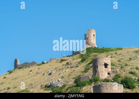 Forteresse de Crimée balaklava vol baie cicembalo balaclava montagne port mer, pour l'été de rivage de voyage et de construction d'architecture, littoral paysage marin Banque D'Images