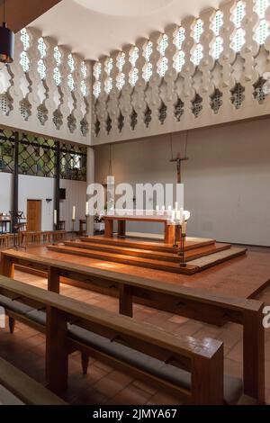 Eglise Herz-Jesu (Sacred Heard) à Bergisch Gladbach Schildgen, architecte Gottfried Boehm, construit 1959 - 1960, Bergisch Gladbach, Rhénanie-du-Nord-Westphalie Banque D'Images