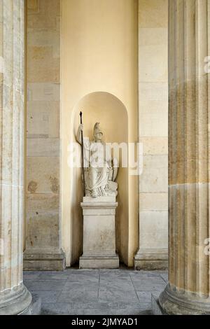 Berlin, Allemagne, 2014. Statue de Minerva sous la porte de Brandebourg à Berlin Banque D'Images