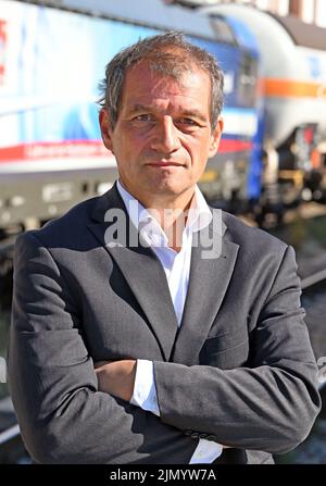 08 août 2022, Baden-Wuerttemberg, Rastatt: Peter Westenberger, Directeur général de 'DIE GÜTERBAHNEN, das Netzwerk Europäischer Eisenbahnen (NEE) e.V.', photographié lors d'une conférence de presse à la gare de Rastatt, à l'occasion de l'effondrement du tunnel ferroviaire de Rastatt il y a cinq ans. Sur 12 août 2017, l'un des deux tubes du tunnel ferroviaire Rastatt en cours de construction s'est effondré. Le réseau demande des éclaircissements sur les questions des conséquences à long terme de l'accident, de la cause non résolue des dommages, de la question encore ouverte de l'indemnisation des dommages-intérêts, et plus encore Banque D'Images