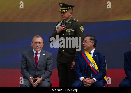 Roy Barreras, président du Sénat colombien (à gauche) et Gustavo Petro (à droite) lors de l'inauguration du premier présid de gauche colombien Banque D'Images