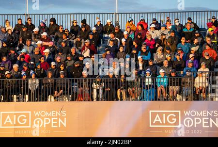 Gullane, Écosse, Royaume-Uni. 7th août 2022. Finale du championnat de golf AIG Women’s Open à Muirfield à Gullane, Lothian est. Pic; spectateurs en stand à côté du 19th vert. Iain Masterton/Alay Live News Banque D'Images