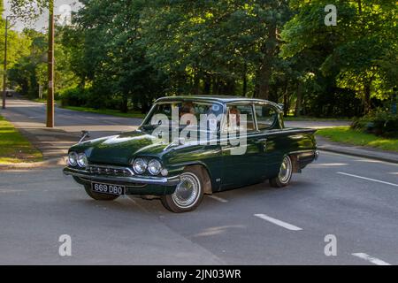 1963 60s, années soixante vert FORD CLASSIQUE 1500cc essence vintage berline au Lytham Hall Classic car & Motorcycle Show 13th Classic Vintage collectable transport Festival véhicules. Banque D'Images