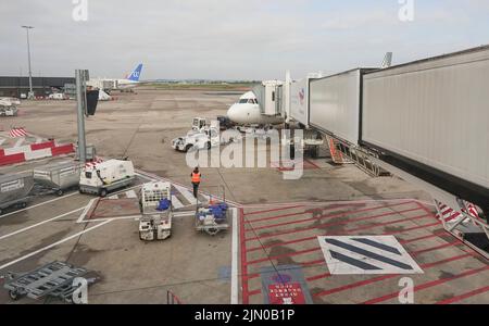 Porte d'entrée à l'avion, aéroport Orly, Paris, France. Banque D'Images