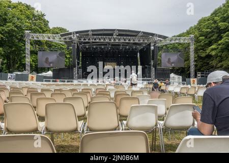 Scène principale vide au Django Reinhardt Festival à Fontainebleau avant concert , France. Banque D'Images