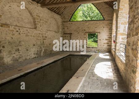 Lavoir de Samois, buanderie commune couverte, salle de lavage publique, 1813, Samois-sur-Seine, France. Banque D'Images