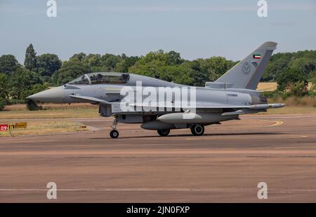 Le typhon de la Force aérienne koweïtienne arrive pour exposition statique au Royal International Air Tattoo Banque D'Images