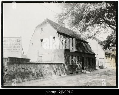 Zeisig Max, Dorfaue Zehlendorf, décomposé avant 1930, Berlin (avant 1930): Côté route (à droite sur la maison sur la photo inv. no F 0102). Photo, 18,2 x 24,2 cm (y compris les bords du scan) Zeisig Max: Dorfaue Zehlendorf, vor 1930 abgebrochenes Haus, Berlin (vor 1930) Banque D'Images