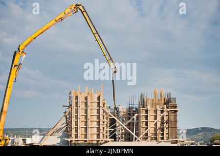 chantier de construction, construction d'appartements avec des ouvriers de construction qui travaillent dur Banque D'Images