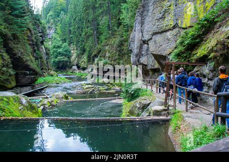 ***2013 PHOTO DU FICHIER*** la gorge d'Edmund (silencieuse) sur le fleuve Kamnitz dans le Parc national de la Suisse de Bohême (Ceske Svycarsko), République Tchèque, août Banque D'Images