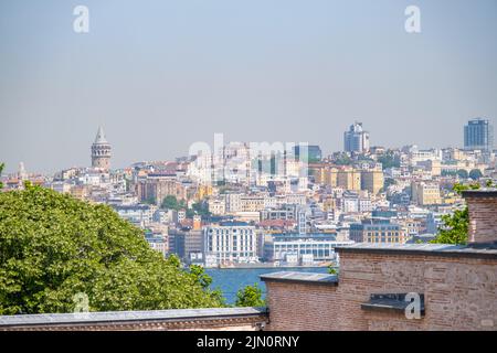 Vue panoramique du côté asiatique ou du côté anatolien d'Istanbul, y compris les quartiers de Kadikoy et d'Uskudar depuis le palais de Topkapi. Banque D'Images