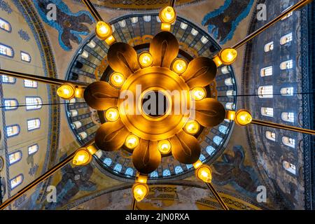 Intérieur de la basilique Sainte-Sophie. La Grande Mosquée et autrefois l'Église est une destination populaire parmi les pèlerins et les touristes d'Istanbul, en Turquie Banque D'Images