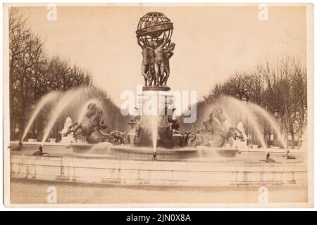 Photographe inconnu, fontaine de l Observatoire à Paris (sans dat.): Voir. Photo, 11,1 x 16,7 cm (y compris les bords de numérisation) Unbek. Fotograf : Fontaine de l’Observatoire de Paris (ohne DAT.) Banque D'Images