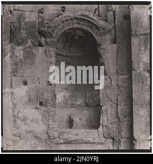 Photographe inconnu, figure niche à Baalbek (sans dat.): Vue. Photo, 20,1 x 19,9 cm (y compris les bords de numérisation) Unbek. Fotograf : Figurennische in Baalbek (ohne DAT.) Banque D'Images