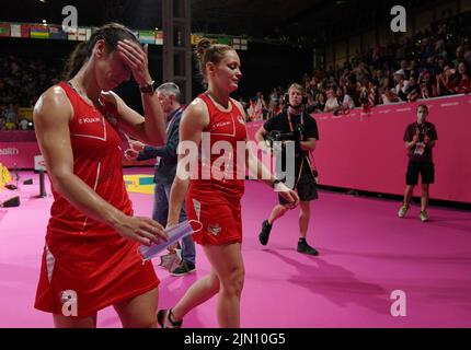 Chloe Birch et Lauren Smith, en Angleterre, réagissent en gagnant de l'argent lors de la médaille d'or double féminin au NEC le 11 e jour des Jeux du Commonwealth de 2022 à Birmingham. Date de la photo: Lundi 8 août 2022. Banque D'Images