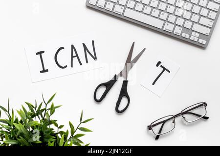 Recherche du concept de solution. Changer de mots je ne peux pas à moi avec des ciseaux Banque D'Images