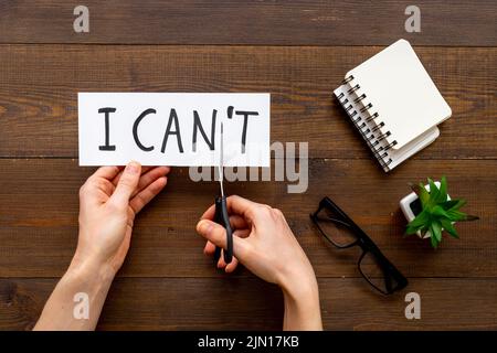 Recherche du concept de solution. Changer de mots je ne peux pas à moi avec des ciseaux Banque D'Images
