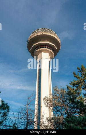 Ankara, Turquie - 05 juillet 2022 : la tour Atakule est le principal point de repère d'Ankara, Turquie Banque D'Images