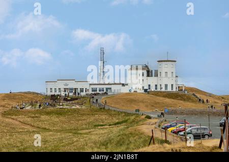 Llandudno nord du pays de Galles royaume-uni 01 août 2022 le complexe Summit, au sommet de la Grande Orme de Llandudno, pays de Galles touristes appréciant le soleil Banque D'Images