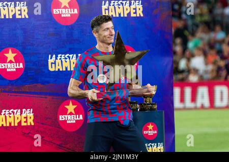 RobertÂ Lewandowski du FC Barcelone reçoit le Star Player du match lors du match de football du Trophée Joan Gamper entre le FC Barcelone et Pumas UNAM sur 7 août 2022 au camp Spotify Nou à Barcelone, Espagne - photo: Javier Borrego/DPPI/LiveMedia Banque D'Images