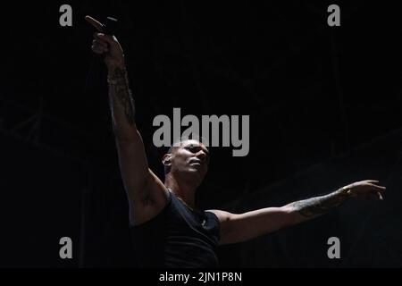 7 août 2022, Pescara, Pescara, Italie: Fabio Bartolo Rizzo aka Marracash chante pendant le festival de musique du zoo au port touristique 'Marina di Pescara' (image de crédit: © Elena Vizoca/Pacific Press via ZUMA Press Wire) Banque D'Images