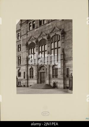 Fürstenau Eduard August Wilhelm (1862-1938), direction des chemins de fer, Halle/Saale (1902): Voir l'entrée principale. Photo sur carton, 64,9 x 47,8 cm (y compris les bords du scan) Fürstenau Eduard August Wilhelm (1862-1938): Eisenbahndirektion, Halle/Saale Banque D'Images