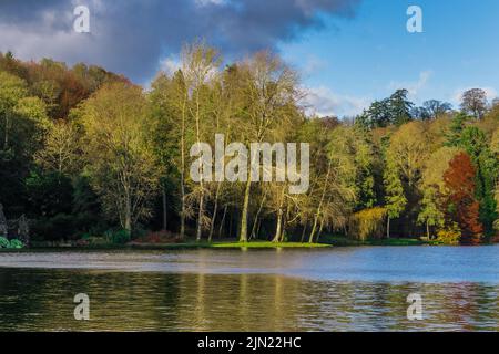 Stourhead Gardens fait partie d'un grand domaine au nord-ouest de la ville de Mere dans le comté de Wiltshire dans le Royaume-Uni Banque D'Images