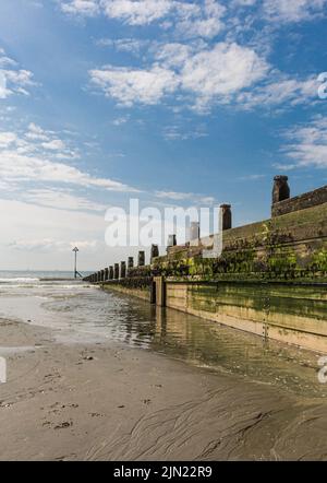 Le Breakwater sur West Wittering Beach près de chichester dans West Sussex, Royaume-Uni Banque D'Images