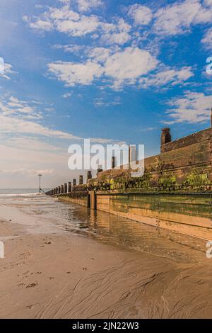 Le Breakwater sur West Wittering Beach près de chichester dans West Sussex, Royaume-Uni Banque D'Images