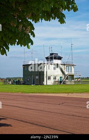 Tour de contrôle sur l'aérodrome de Duxford. Banque D'Images