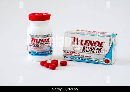 Une boîte de comprimés d'acétaminophène de force régulière de Tylenol. Banque D'Images