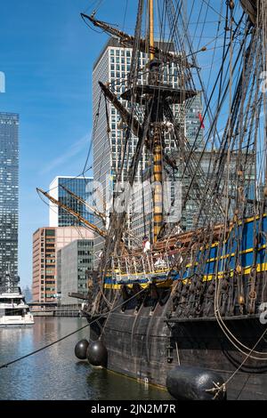 Le grand navire suédois Gotheborg (Göteborg de Suède) arrive à quai à Thames Quay dans le quai sud de Canary Wharf en août 2022. Banque D'Images