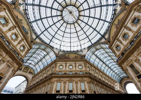 Intérieur de la belle galerie Vittorio Emanuele II à Milan, Italie Banque D'Images