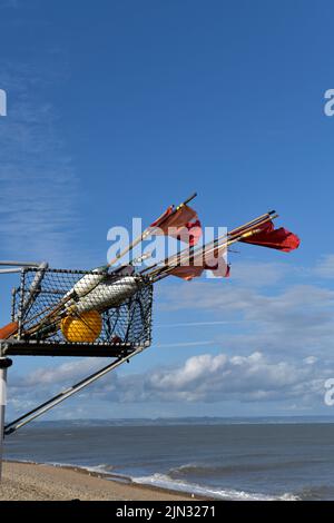 la pêche flotte sur la poupe du bateau de pêche côtière encachée dungeness kent england Banque D'Images