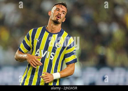ISTANBUL, TURKIYE - AOÛT 8: Mergim Berisha de Fenerbahce SK pendant le match turc Super LIG entre Fenerbahce SK et Umraniyespar à Ulker Fenerbahce Sukru Saracoglu Stadyumu sur 8 août 2022 à Istanbul, Turkiye (photo par /Orange Pictures) Banque D'Images