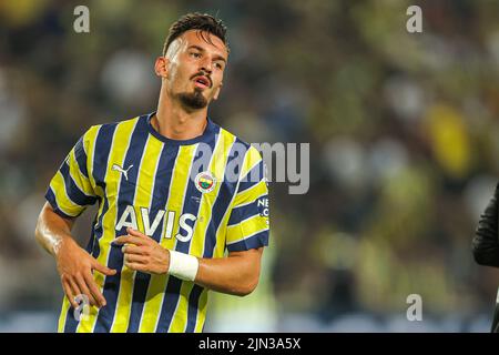 ISTANBUL, TURKIYE - AOÛT 8: Mergim Berisha de Fenerbahce SK pendant le match turc Super LIG entre Fenerbahce SK et Umraniyespar à Ulker Fenerbahce Sukru Saracoglu Stadyumu sur 8 août 2022 à Istanbul, Turkiye (photo par /Orange Pictures) Banque D'Images