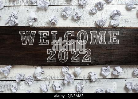 Légende du texte de bienvenue 2022. Photo conceptuelle célébration de la nouvelle année motivation pour commencer des cheers Félicitations idées importantes écrites dessus Banque D'Images